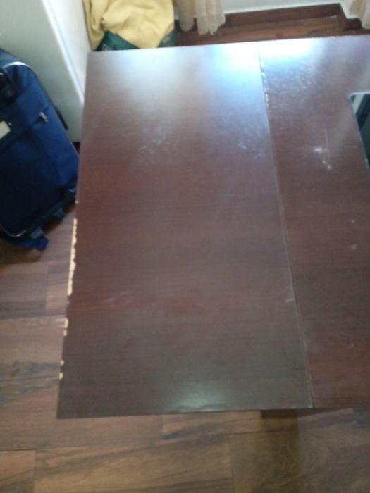 Mesa semi nova castanha