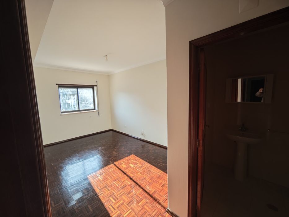 Apartamento T3 com garagem no centro de Leiria