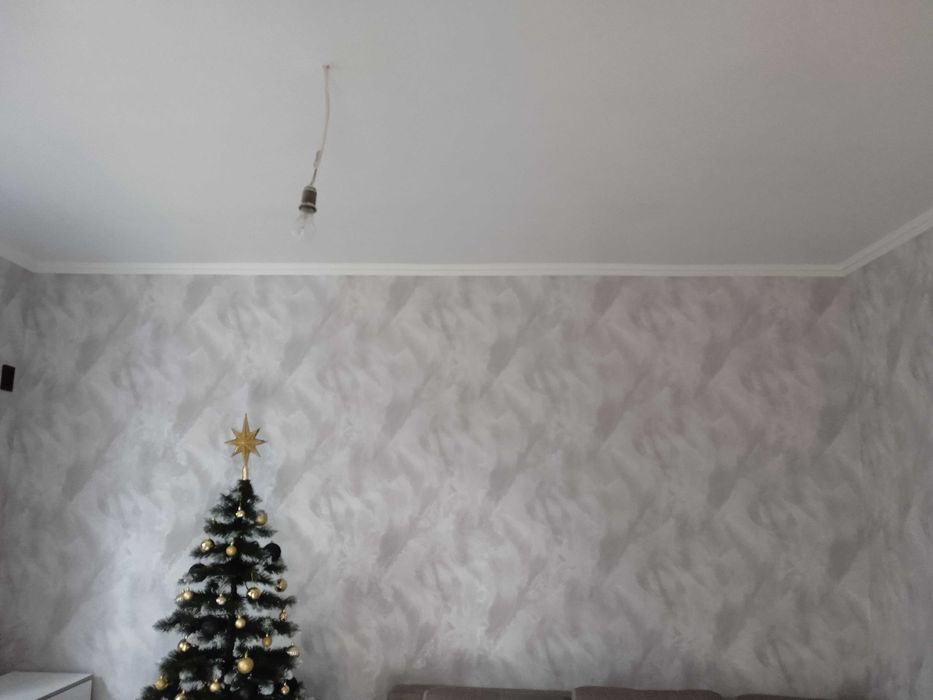 Поклейка шпалер .