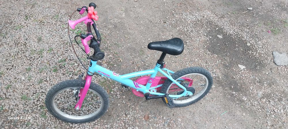 Btwin Wendy Poney 16 cali - rowerek dziewczęcy z bocznymi kółkami