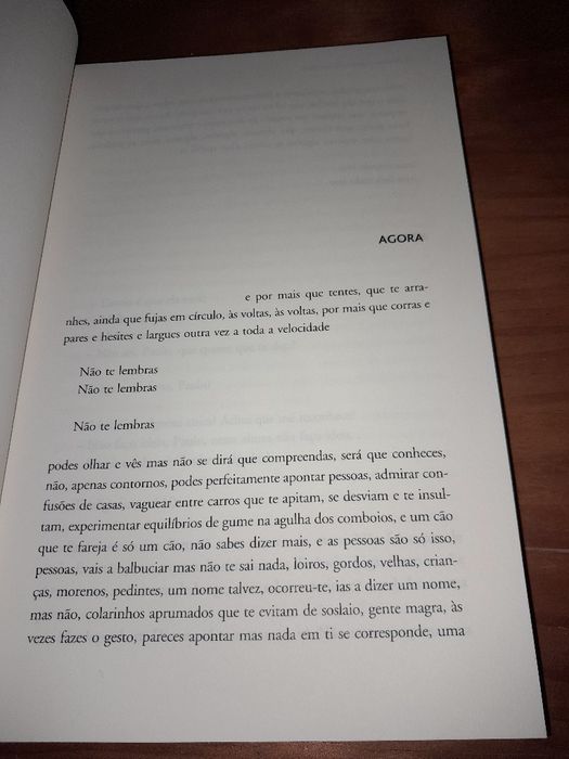 Livro A Mulher em Branco de Rodrigo Guedes de Carvalho