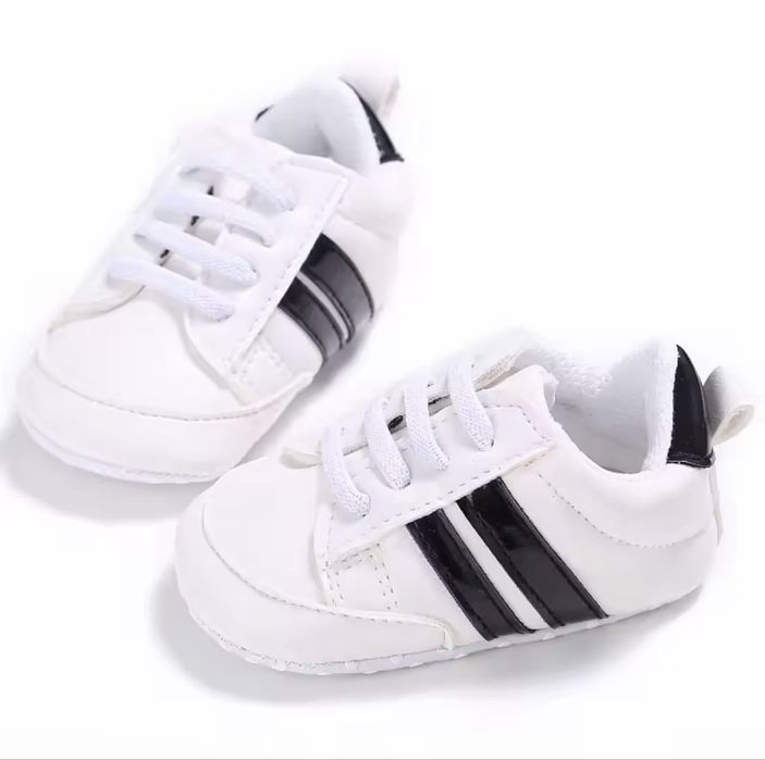 Criança bebê menina sapatos