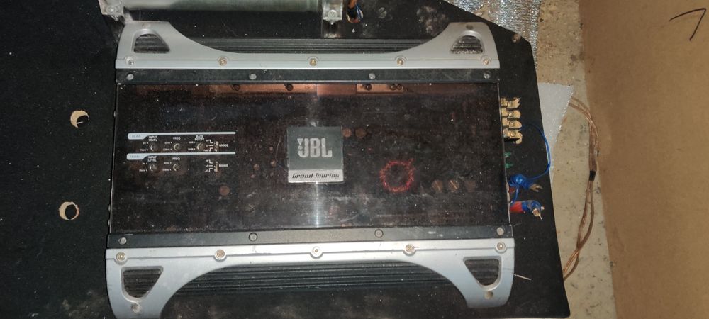 Продам усилитель  JBL