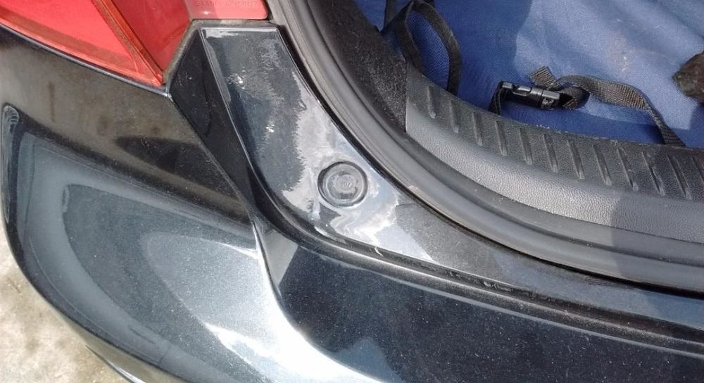 Pára-choques traseiro Mazda 3 (necessário pintura e reparação)