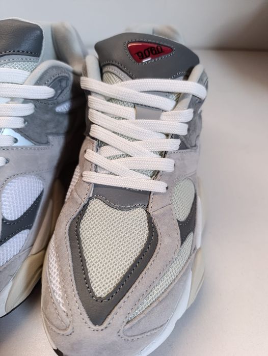 Buty sportowe odcienie szarości