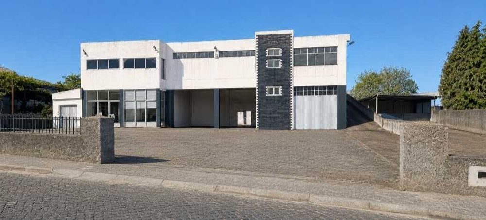 Armazém/ Espaço /Industrial á venda  – LOUSADA