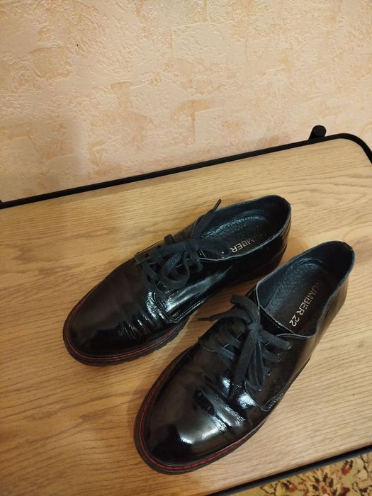 Туфли черные, лаковые,в хорошем состояние
