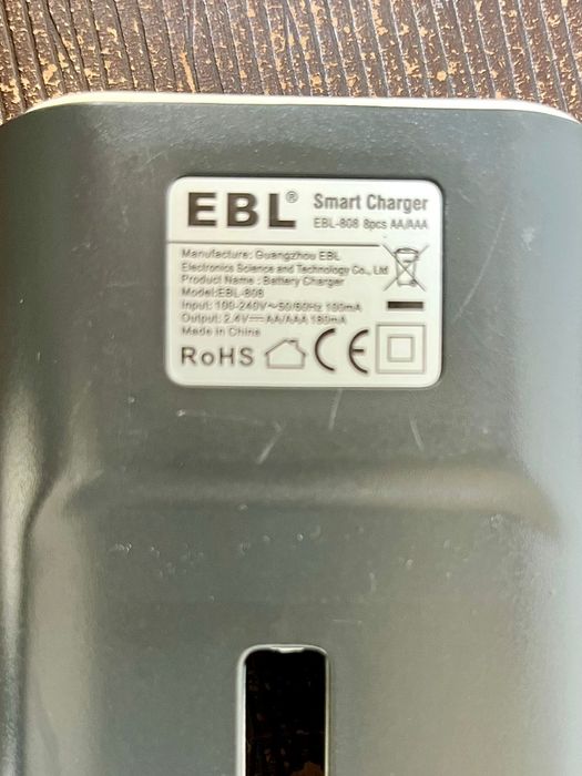Carregador EBL p/ pilhas recarregáveis AA/AAA #8 slots #como novo