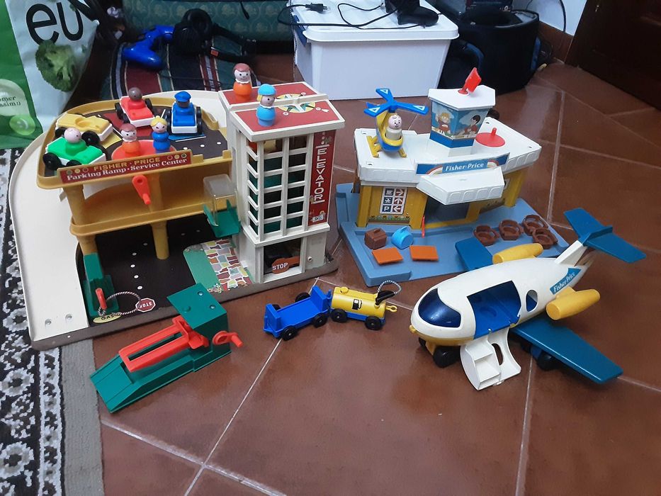 Fisher Price aeroporto e garagem