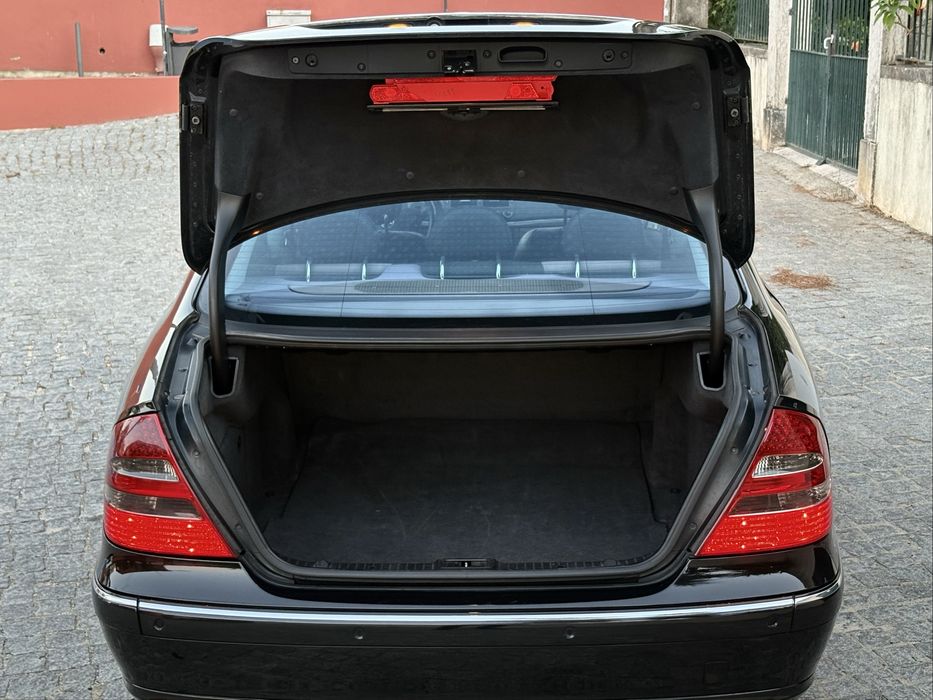 Mercedes-benz  E-220 Cdi Avantgarde  Black-Edition