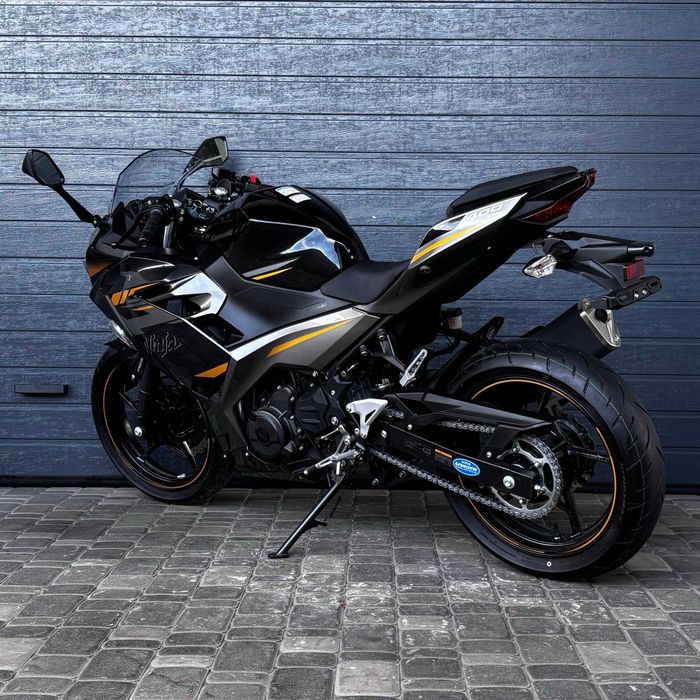 Продам мотоцикл Kawasaki Ninja 400 (3182)