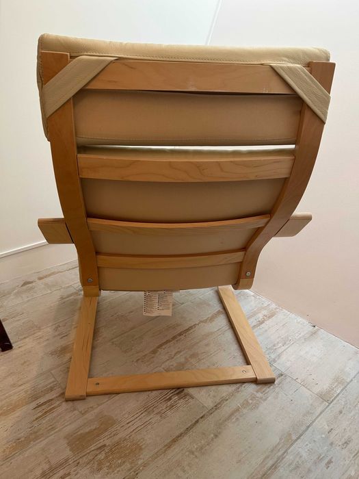 Poltrona IKEA POÄNG em pele bege