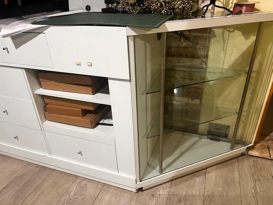 Balcao vitrine em Formica Branco