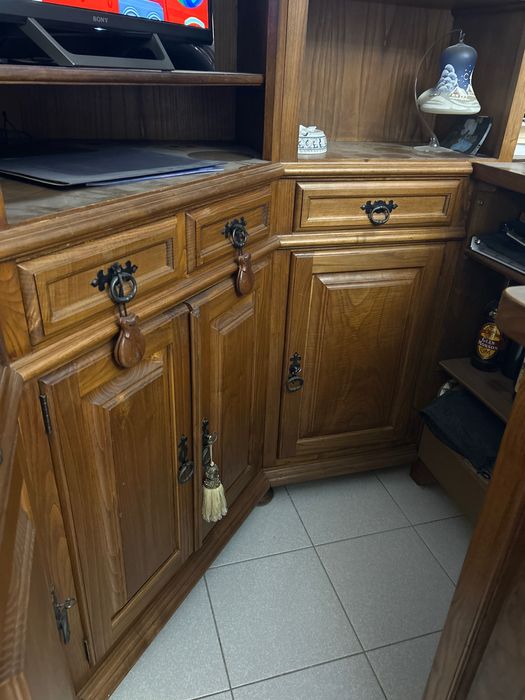 Bar maciço em madeira