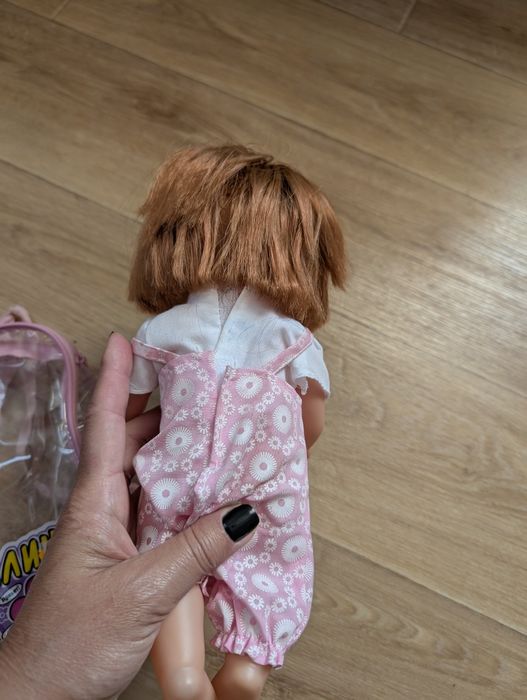 Кукла лялька на батарейках