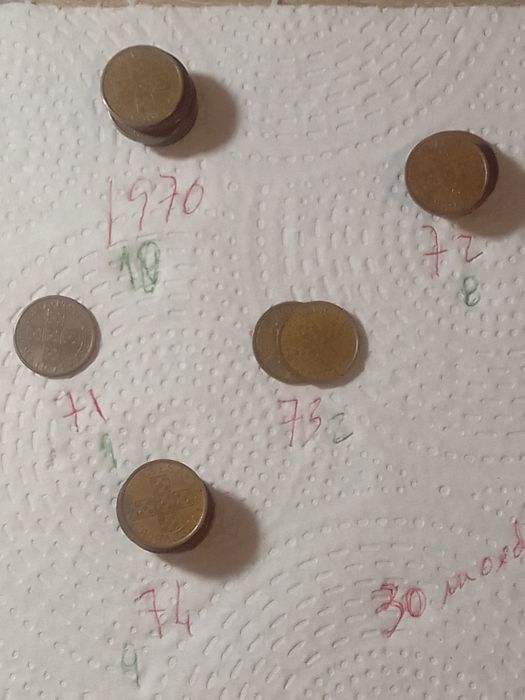 Lote de ( 30 ) moedas Portuguesas 20 centavos  1970/71/72/73/74