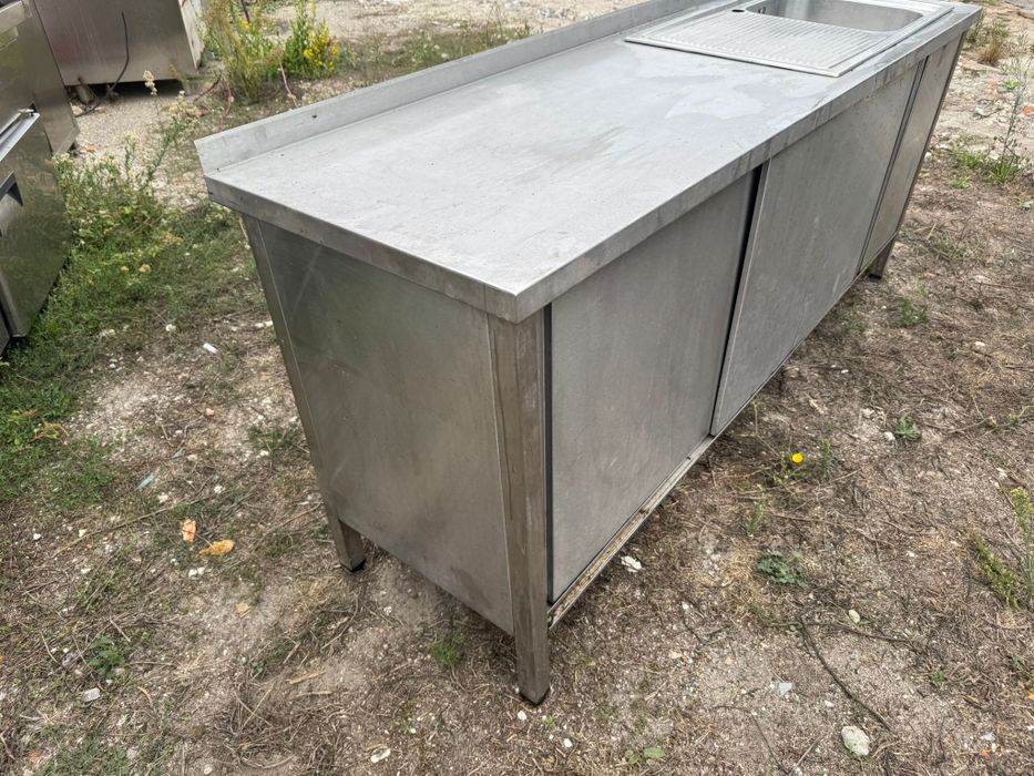 Bancada com pia fechada