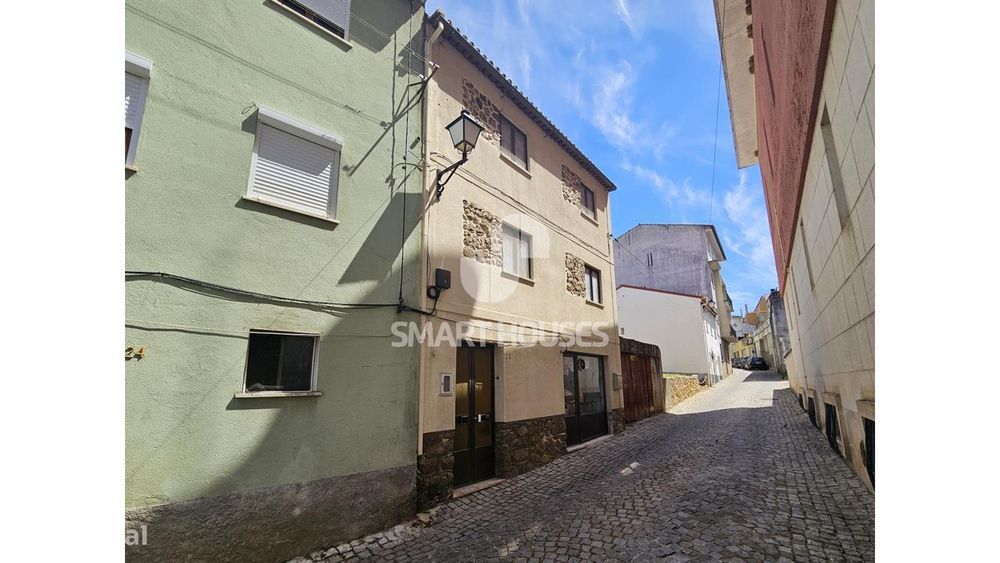 Prédio T3 + Loja no centro Arganil