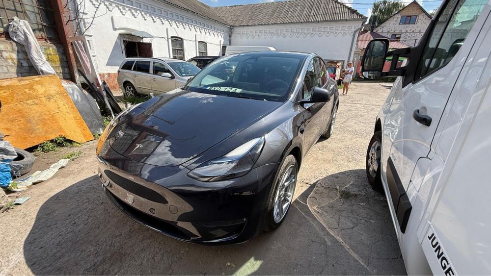 Свіжо пригнана без дефектів.
Приганяв для себе, якісний ремонт, пошкодження мінімальні