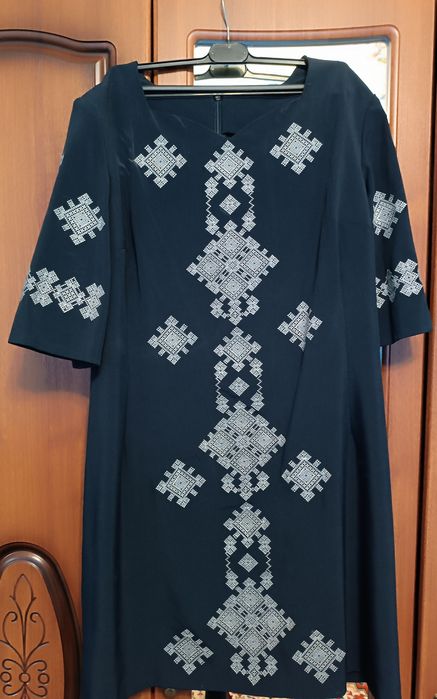 Вишите жіноче плаття