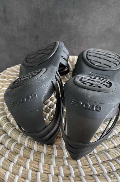 Crocs sandały Huarache Flat Black W8 38/39