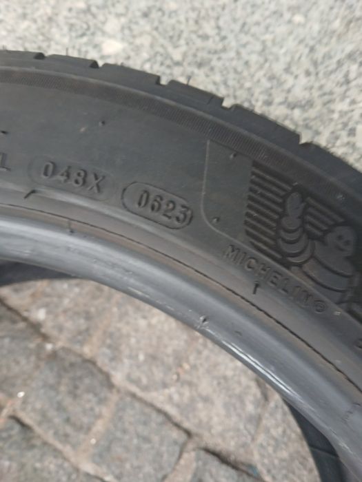 2 pneus 235 45 r18 Michelin  tesla T0
