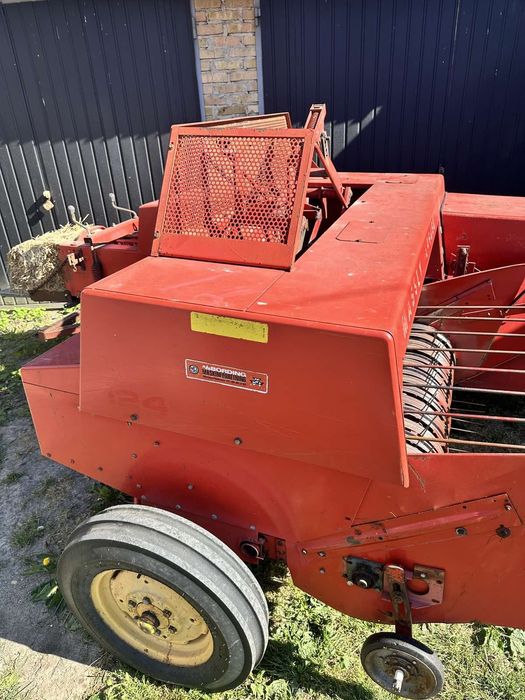 Тюкувальний прес Massey Ferguson