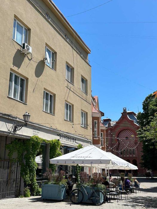 2 кімнатна квартира на Театральній Площі в центрі Ужгорода