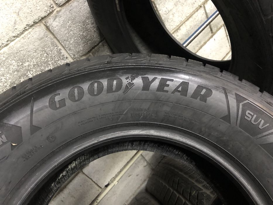 Зимові шини 245/70 R16 (111T) GOODYEAR