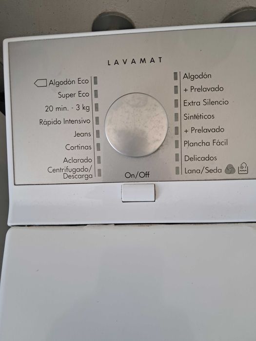 Máquina de lavar roupa AEG