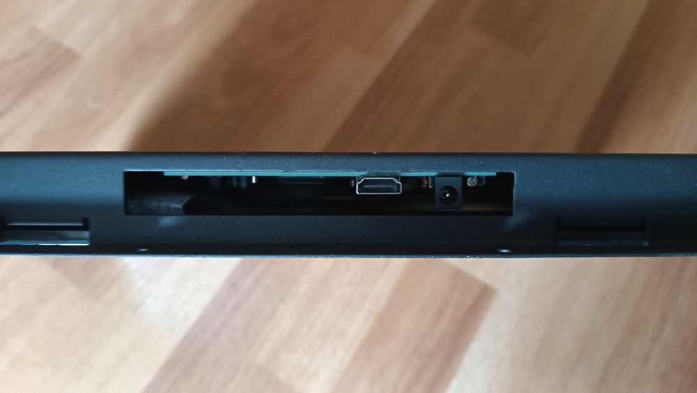 Monitor 15,6 przemysłowy do zabudowy hdmi