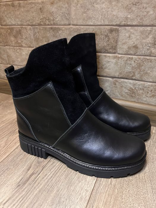 Продам жіночі ботинки