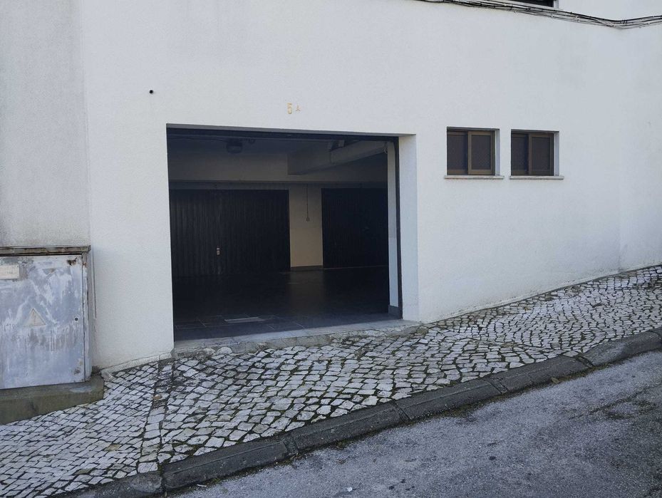 Alugo garagem box almada pragal