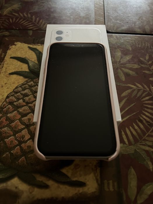 IPhone 11 на 64 Гб (білий)