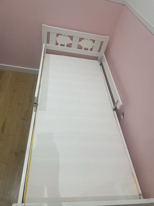 Cama de criança Ikea pouco utilizada.