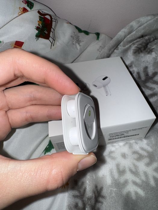 Sluchawki apple airpods pro 1 generacji z etui ładującym