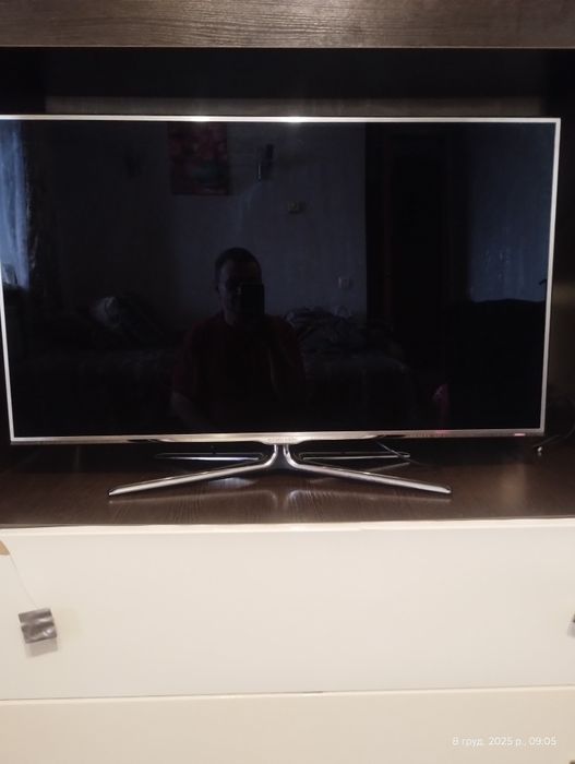 Продам телевізор Samsung UE40D8000YS