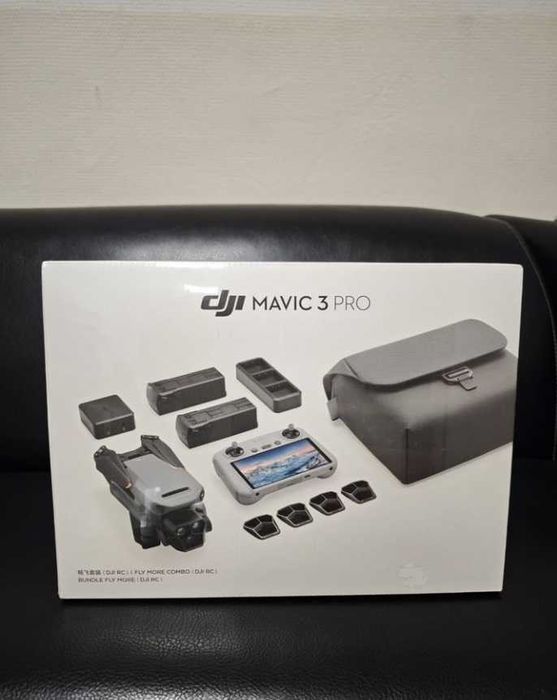 Квадрокоптер DJI Mavic 3 Pro Fly More Combo with DJI RC