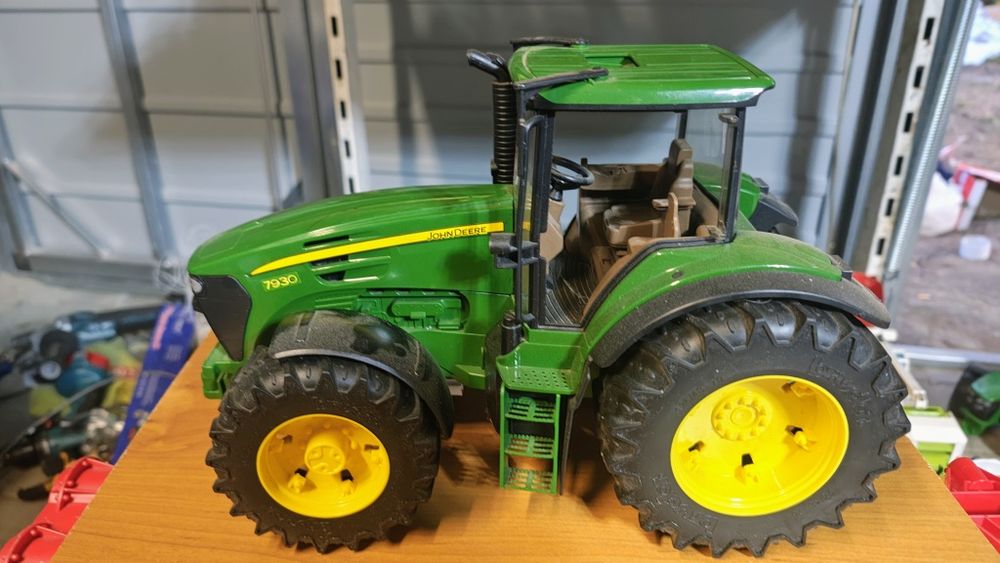 Bruder traktor john deere