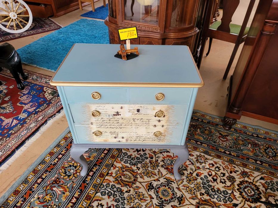 Mini cómoda antiga totalmente restaurada de forma personalizad