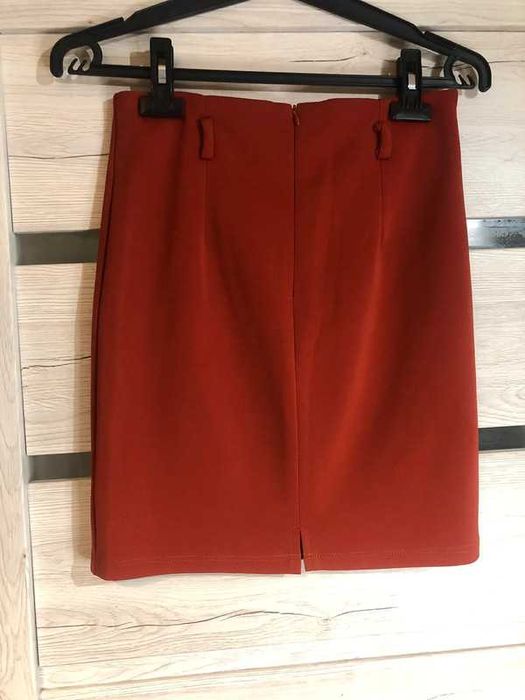 Piękna spódnica ołówkowa