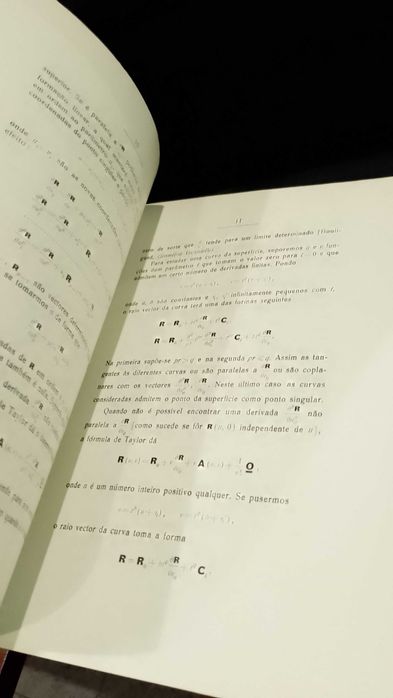 Notas de Cálculo Vectorial - A. Almeida Costa