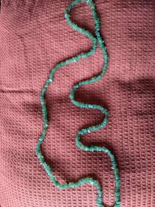 Colares de pedras naturais