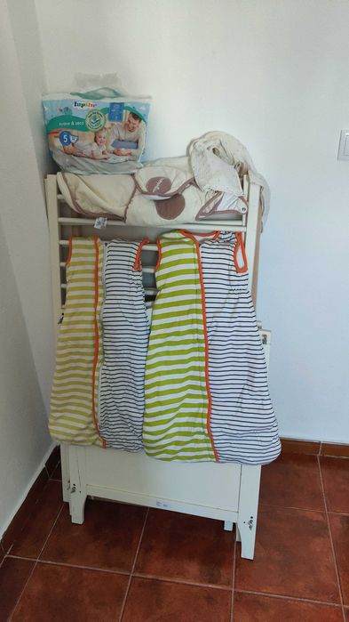 Cama bebé com colchão