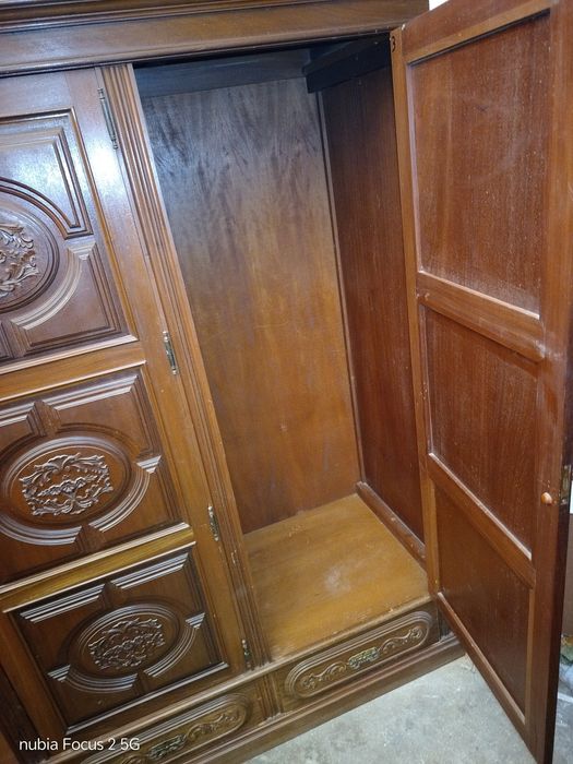 Roupeiro třes portas třes gavetas