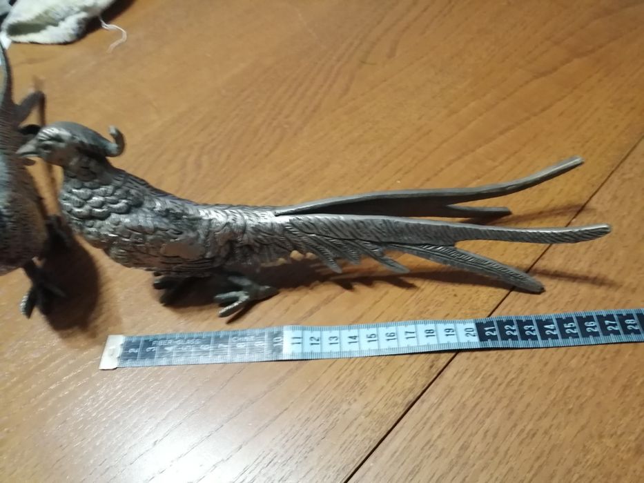 Casal de faisões em metal prateado