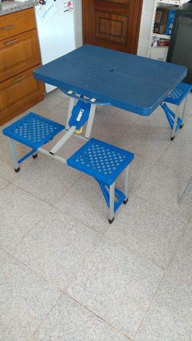 Mesa de campismo/piquenique rebatível com 4 bancos, como NOVA!
