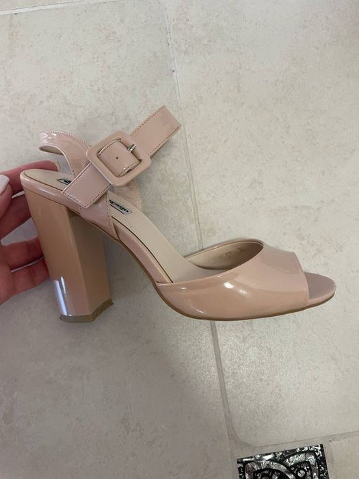 Босоніжки 36 розміру