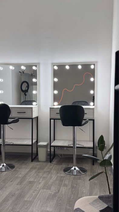 Оренда робочого місця для бровиста/ламімейкера. Центр Києва. Світло є.