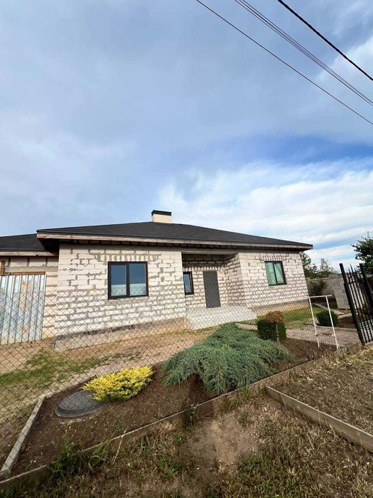 Продам дом новой постройки в селе Фонтанка на 10 сотках земли